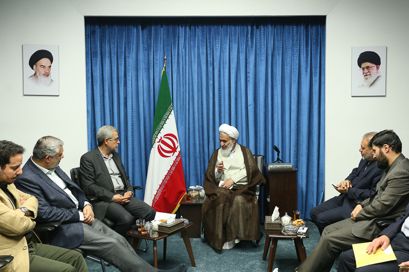تجلیل امام جمعه قزوین از اقدامات ستاد بازسازی عتبات در کمک به سیلزدگان تجلیل امام جمعه قزوین از اقدامات ستاد بازسازی عتبات در کمک به سیلزدگان