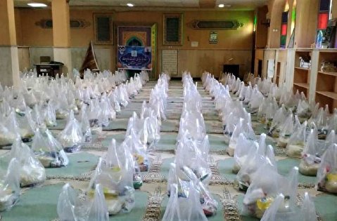 موکب داران هرمزگان ۳۲۰ بسته کمک معیشتی به زلزله زدگان فین اهدا کردند