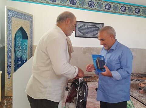 تجلیل از همکار آزاده ستاد توسعه و بازسازی عتبات عالیات استان آذربایجان غربی